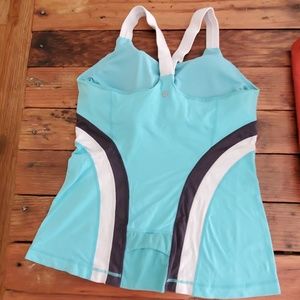 Lululemon Tank Top w/built in bra ♡ Size 8